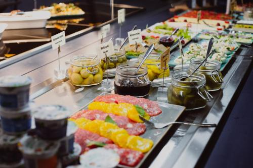 Jídlo v hotelu nebo okolí