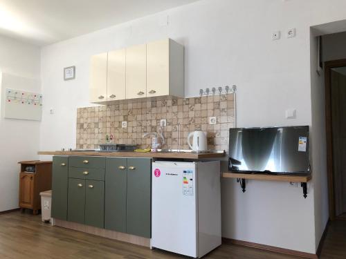 Dapur atau dapur kecil di Guesthouse D&D