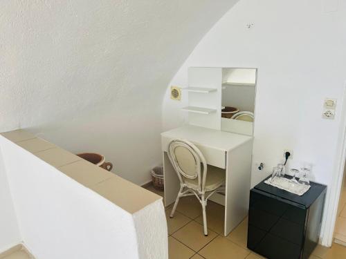a small room with a desk and a chair at Loucas on the Cliff in Fira