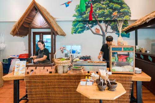 Makanan di atau berdekatan hotel