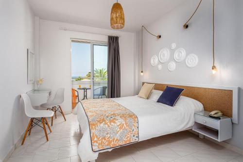 Postel nebo postele na pokoji v ubytování Mrs Chryssana Beach Hotel