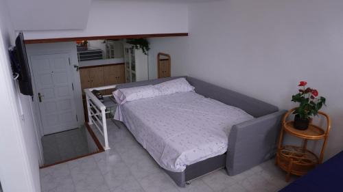 a small bedroom with a bed and a table at Apto Magec in Puerto de Santiago