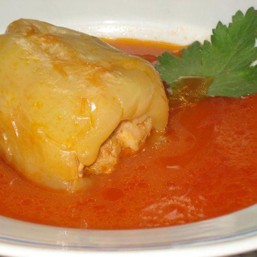 Makanan di atau berdekatan rumah tamu ini