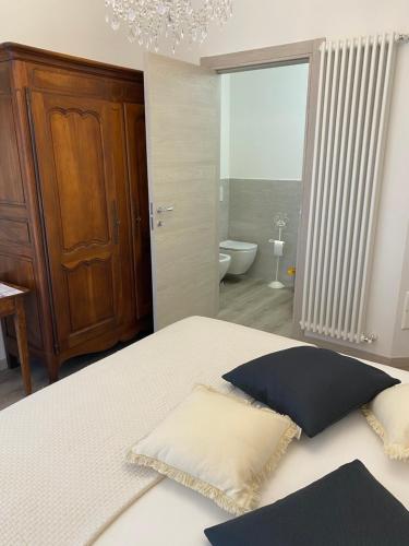 a bedroom with a bed and a bathroom at UNIQUE ROOMS in Verona