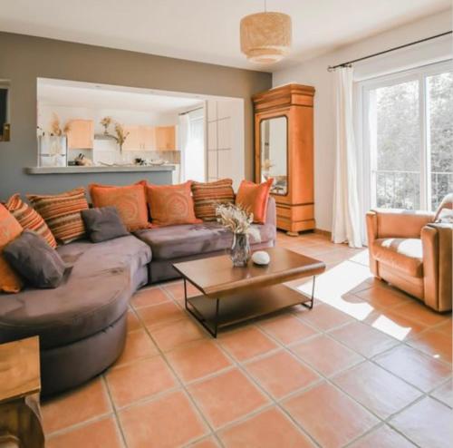 Ruang duduk di Résidence de Luxe 4 étoiles à Pietralba, 4 logements piscine chauffée BALAGNE
