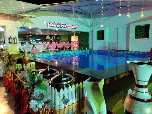 Kolam renang di atau dekat dengan Hotel Grand Kaushalya