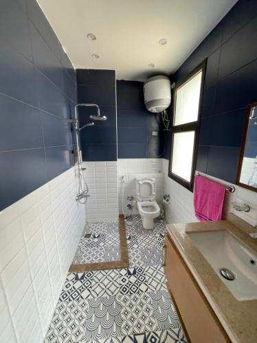 a bathroom with a toilet and a sink at Bo Islands villa in El Alamein