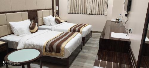 Katil atau katil-katil dalam bilik di Hotel Grand Kaushalya