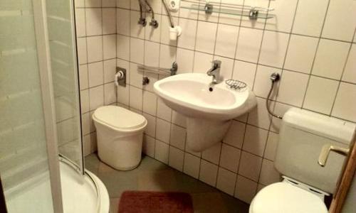 A bathroom at Centrum apartman