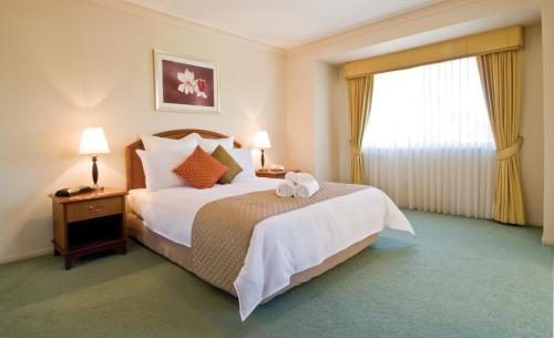 Säng eller sängar i ett rum på Royal Woods Resort