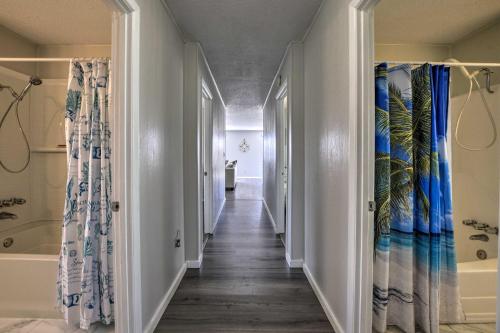 Gambar di galeri bagi Oak Island Beach Abode with Deck Walk to Shore! di Oak Island