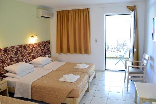 Postel nebo postele na pokoji v ubytování Alexandros Hotel