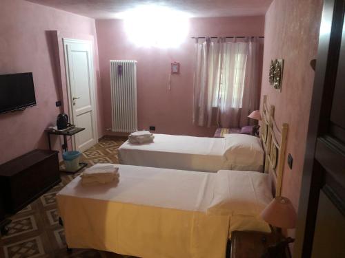 
A bed or beds in a room at Gredo Antica Dimora
