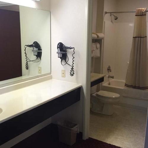 Koupelna v ubytování Osceola Grand Hotel