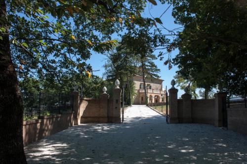 an entrance to a house with a fence at Villa Nena in Tolentino