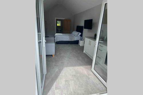 Foto dalla galleria di The Forest Chalet - Stunning Studio Apartment a Ballycastle