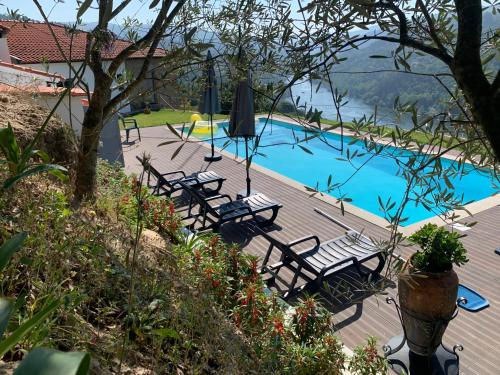a group of chairs and a swimming pool at Quinta de Catapeixe Douro River in Magrelos