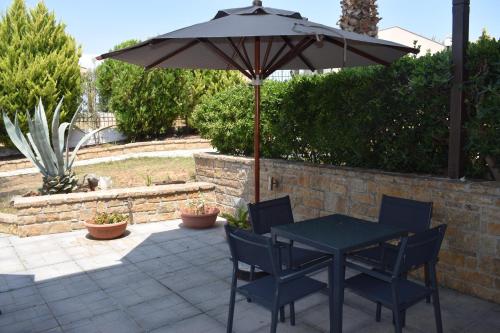 Κήπος έξω από το Villa Madeleine Tower View