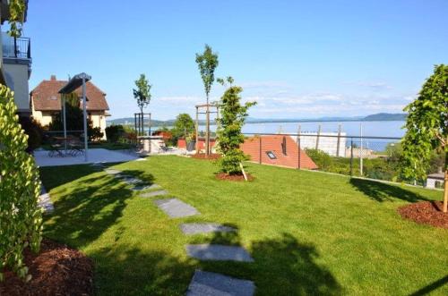 a garden with a view of the water at Appartements Vacances Saars 33 in Neuchâtel