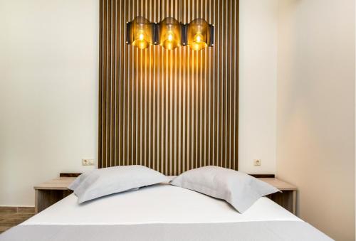 A bed or beds in a room at Villa 4 you iliopetra