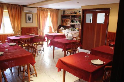 Reštaurácia alebo iné gastronomické zariadenie v ubytovaní Hostal Extremeño