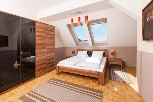 a bedroom with a bed and a window at Feldkirchnerhof in Feldkirchen bei Graz