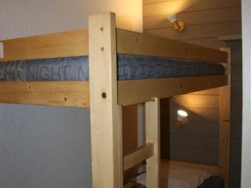 a couple of bunk beds in a room at Studio Valloire, 1 pièce, 4 personnes - FR-1-263-1 in Valloire
