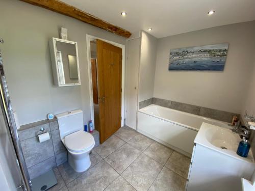 Gallery image of Amazing cottage right in the heart of Ewhurst Green, overlooking Bodiam Castle in Sandhurst