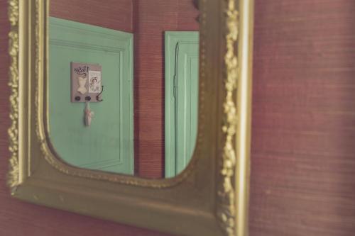 a mirror with a picture of a toothbrush in it at Chateau De Grosfy in Hugleville-en-Caux