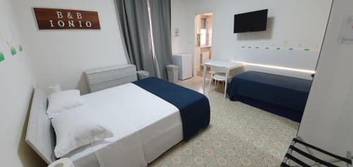 A bed or beds in a room at B&B IONIO