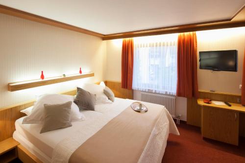 Säng eller sängar i ett rum på Hotel Drei Morgen