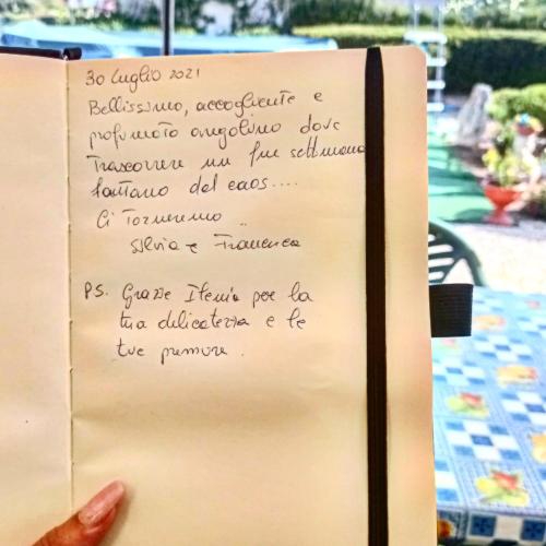 a hand holding a note with writing on it at Areamare in Sorso