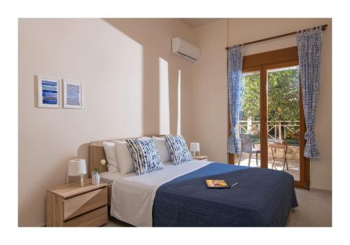 Ένα ή περισσότερα κρεβάτια σε δωμάτιο στο Diamanti Residence Beachfront Blue apt-Ligaria