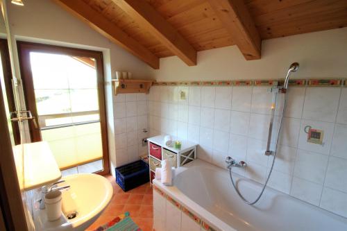 Ένα μπάνιο στο Lodge Pengelstein by Apartment Managers