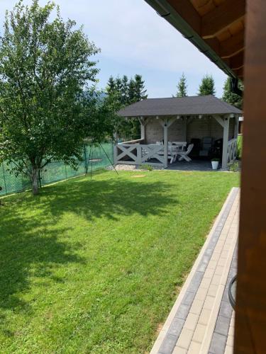 a gazebo with a picnic table and a tree at Apartamenty Równia 2 in Ustrzyki Dolne