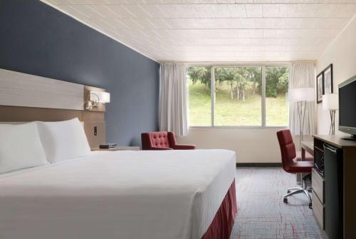 Ramada by Wyndham Uniontown – Photos 2