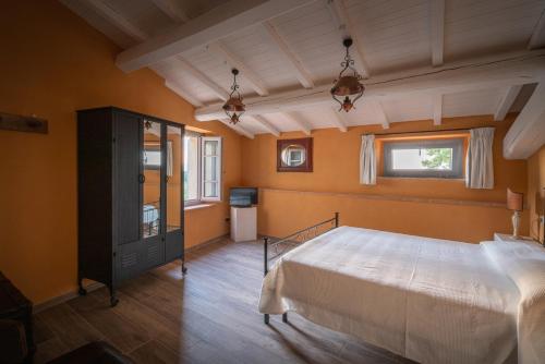 a bedroom with a large bed and a window at Il Mulino in Civitella deʼ Conti