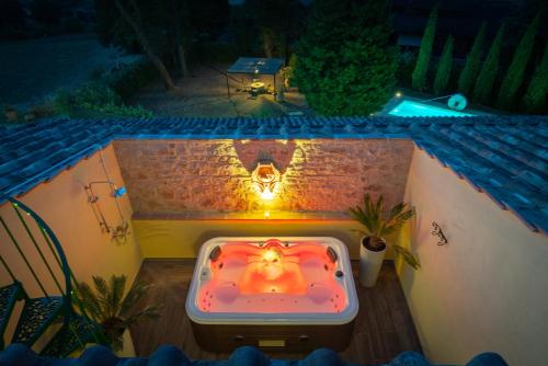 a jacuzzi tub in a backyard at night at Il Mulino in Civitella deʼ Conti