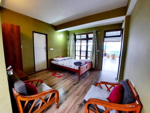Postel nebo postele na pokoji v ubytování Kalimpong Sunrise-Inn Homestay