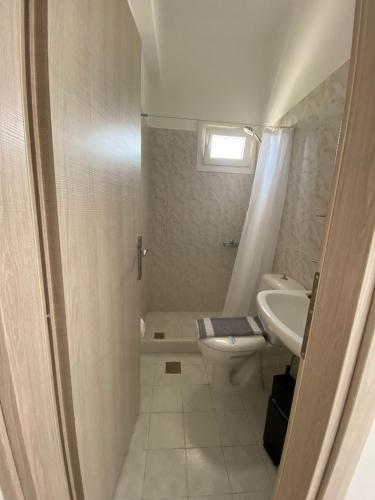 Un baño de Alkyon Hotel