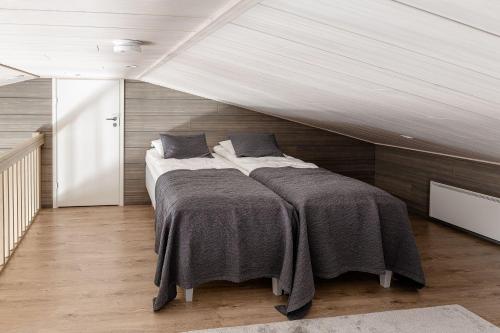 a bedroom with a large bed in a room at Syötteenwalo in Syöte