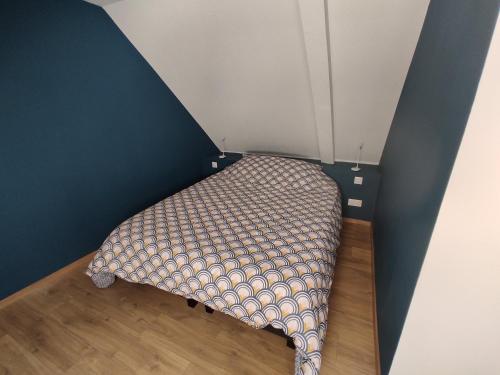 Ένα ή περισσότερα κρεβάτια σε δωμάτιο στο Appartement 5 Cherbourg centre avec NETFLIX et WIFI