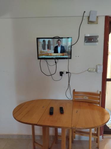 تلفاز و/أو أجهزة ترفيهية في شاليه في قرية الأندلسية مرسي مطروح في منطقة الميرا