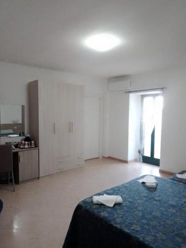 a large room with a bed and a desk at Colibrì in Maierà
