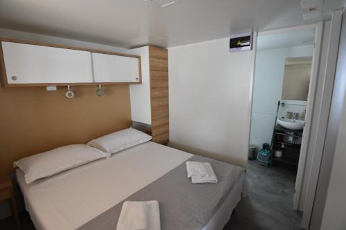 Postelja oz. postelje v sobi nastanitve Mobile Homes Sara - Camping Baško Polje , Adriatic , Dalmatia