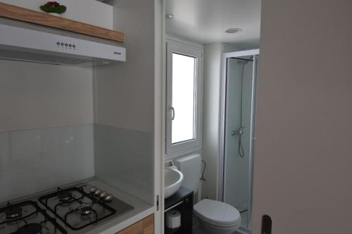Köök või kööginurk majutusasutuses Mobile Homes Sara - Camping Baško Polje , Adriatic , Dalmatia
