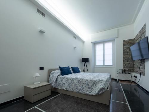 Postel nebo postele na pokoji v ubytování LargoDoria - ViaGenova, box auto privato incluso