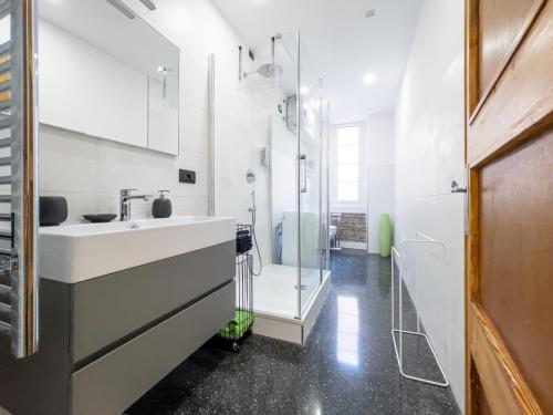 Kúpeľňa v ubytovaní LargoDoria - ViaGenova, box auto privato incluso
