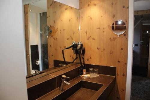 a bathroom with a sink and a mirror at Hotel Patriarch in Tirolo