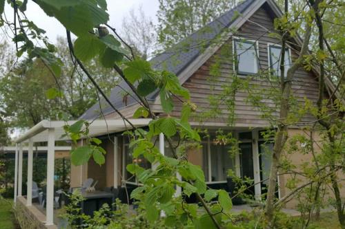 a small house with a gambrel roof at Sfeervolle villa in Gasselte Drenthe bij Hemelriek in Gasselte